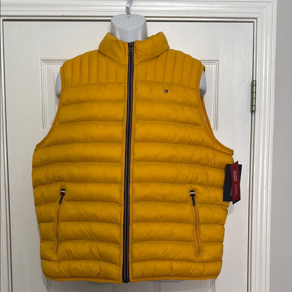 Tommy Hilfiger yellow puffer lightweight insulation vest, size XL